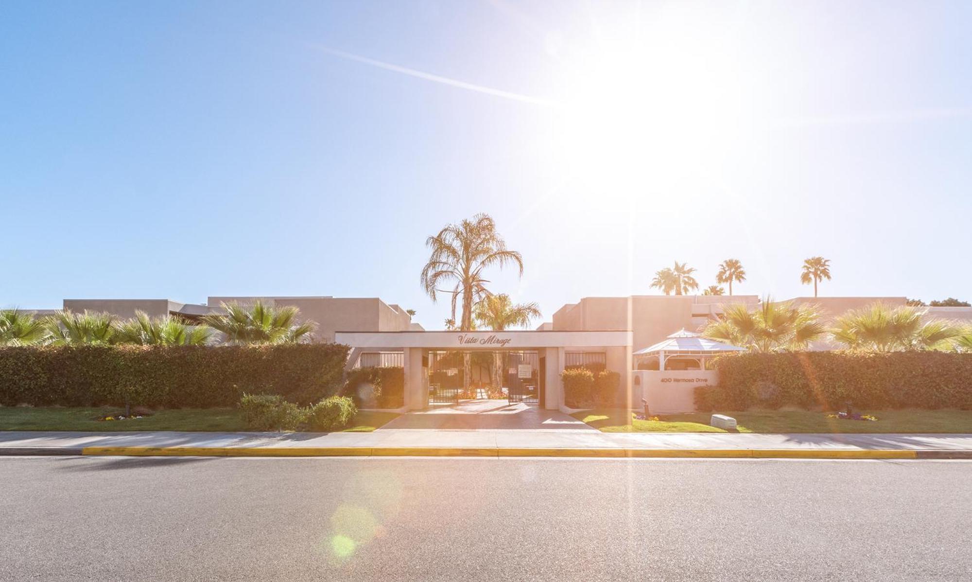 Vista Mirage Resort Palm Springs Exterior photo