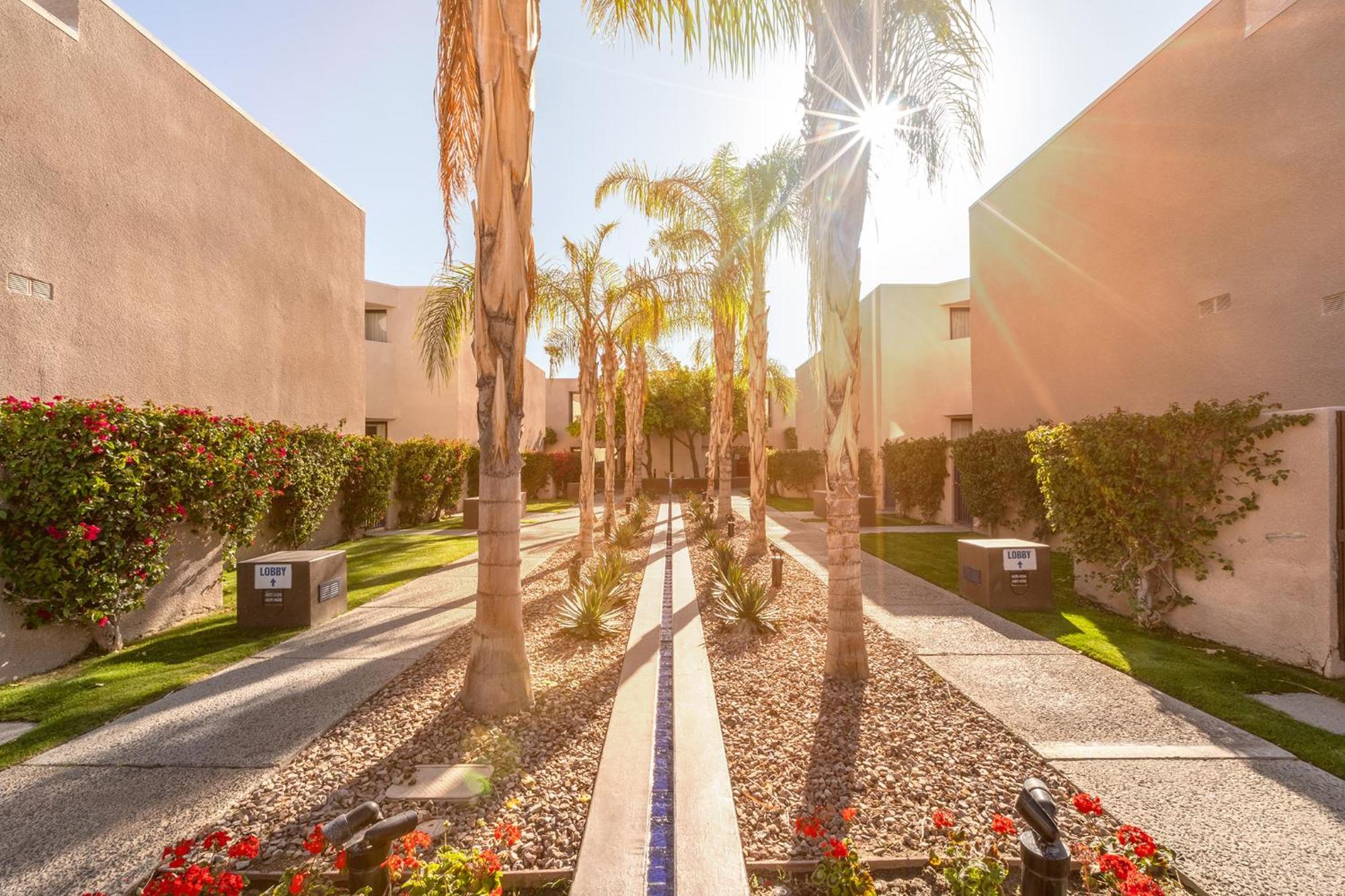 Vista Mirage Resort Palm Springs Exterior photo