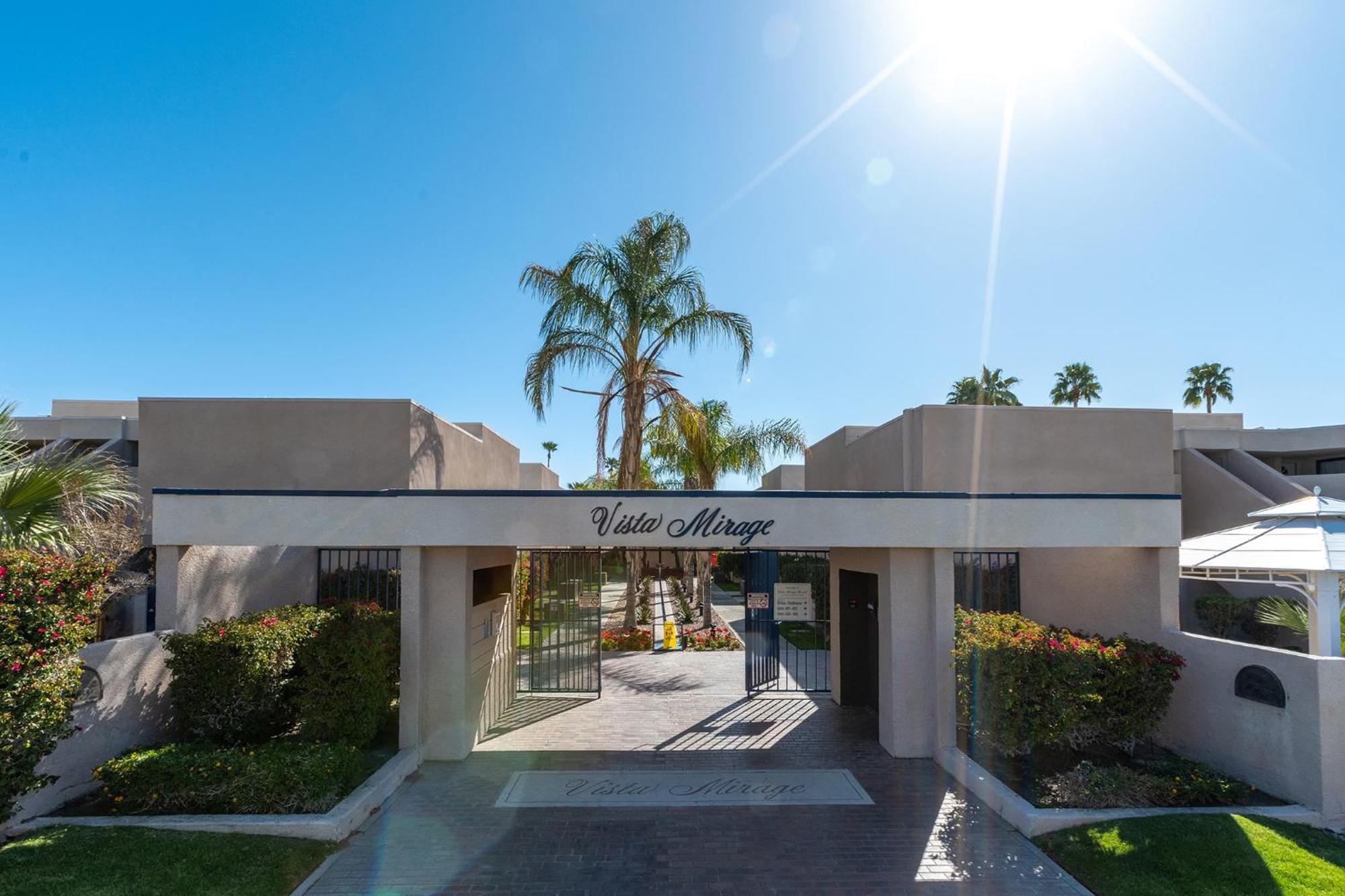 Vista Mirage Resort Palm Springs Exterior photo