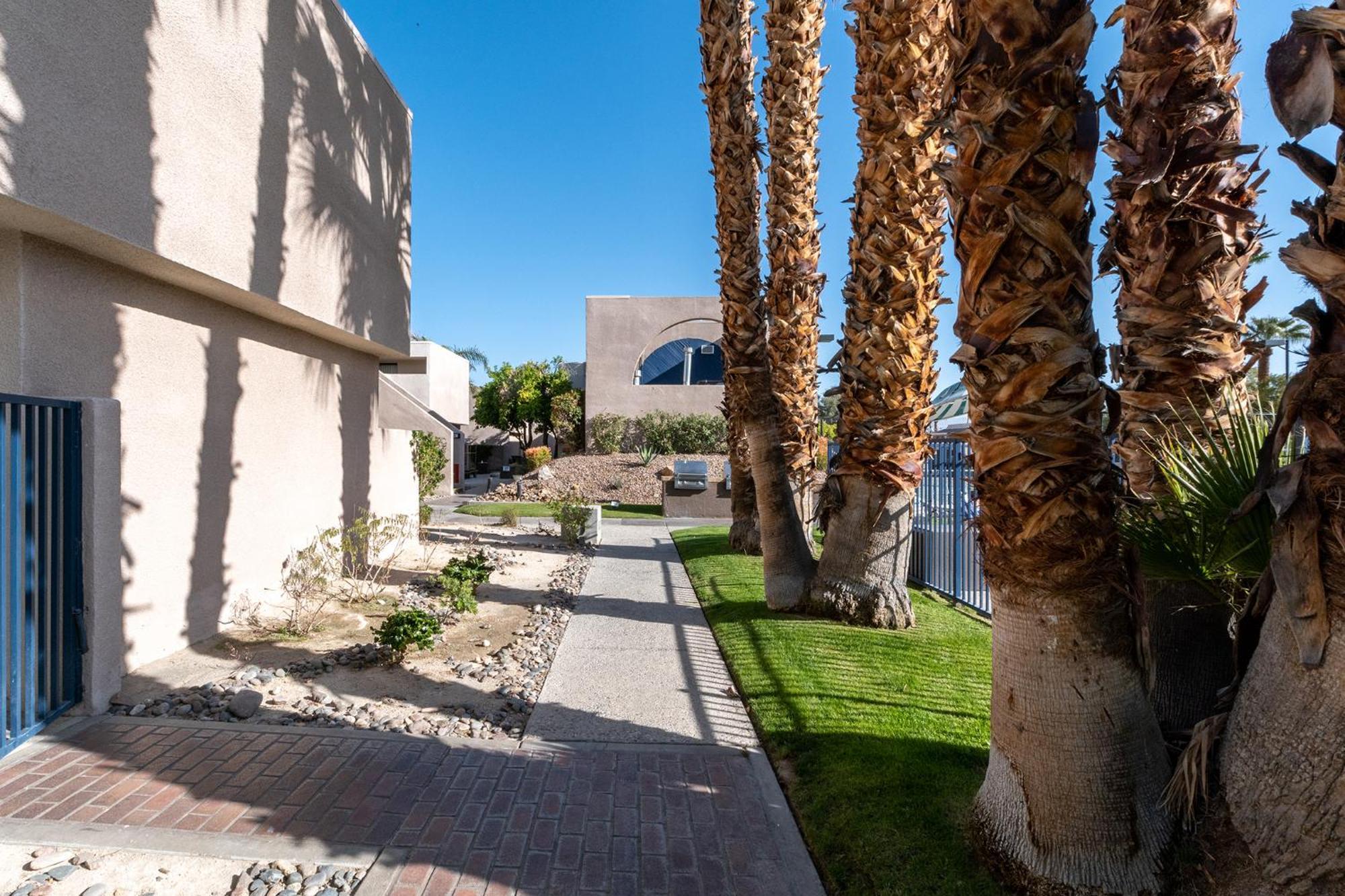 Vista Mirage Resort Palm Springs Exterior photo