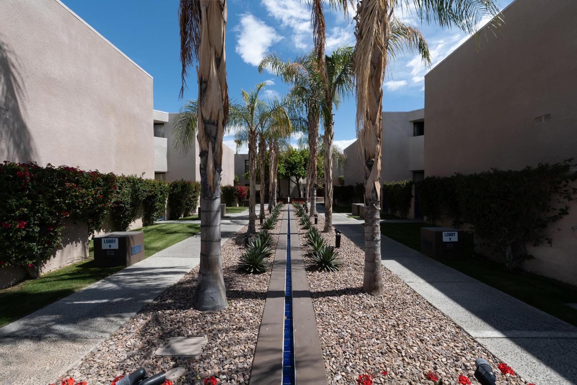 Vista Mirage Resort Palm Springs Exterior photo